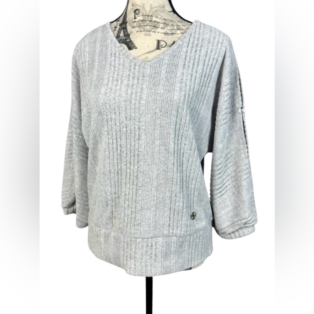 Adrienne Vittadini Gray V-Neck Sweater/Textured Knit peep hole sleeve size Lg